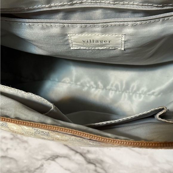 Tan and Cream Checkered Shoulder Bag with Gold Hardware - Picture 4 of 16